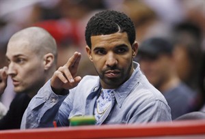 Drake dons disguise, hits the street for viral, self-mocking 'Kimmel' spot | iNFOnews.ca CP27963264