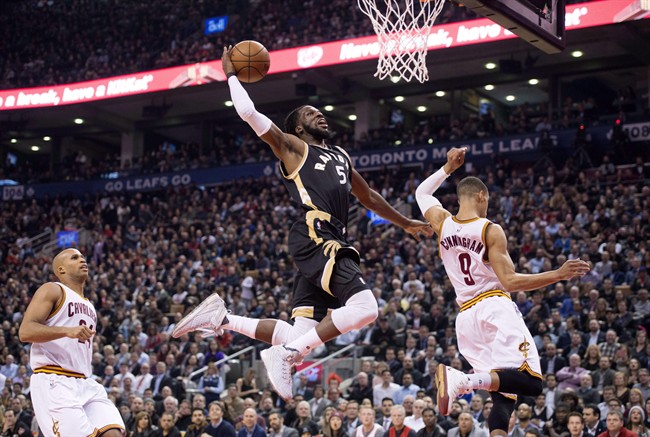 Raptors' defensive specialist Carroll out indefinitely with knee contusion | iNFOnews.ca CP35604831
