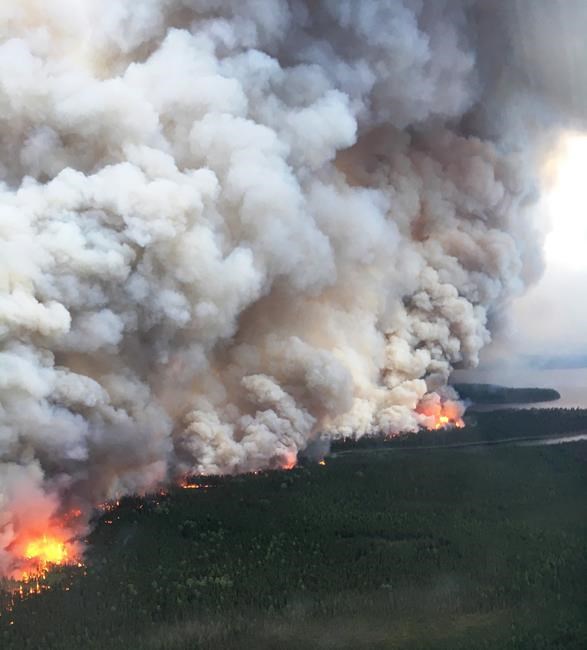 Fire smoke in northwest Ontario prompts evacuation of First Nation members | iNFOnews.ca Fire smoke in northwest Ontario prompts evacuation of First Nation members | iNFOnews.ca