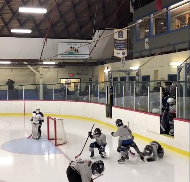 Viral video shows tiny Nova Scotia hockey players tumbling adorably onto ice | iNFOnews.ca
