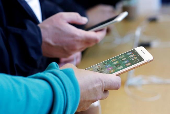 Schools struggle with phone bans:'These devices continue to cause major problems' | iNFOnews.ca Schools struggle with phone bans:'These devices continue to cause major problems' | iNFOnews.ca