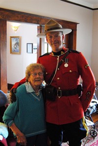 War bride's dream of meeting Mountie dressed in Red Serge comes true | iNFOnews.ca