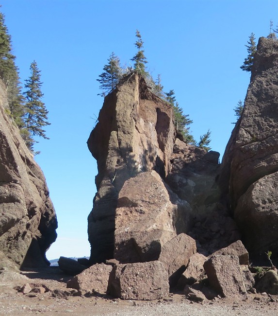 Iconic New Brunswick flowerpot rock collapses: park official | iNFOnews.ca Iconic New Brunswick flowerpot rock collapses: park official | iNFOnews.ca