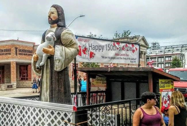 Sheep on Canada Day parade float prompts complaints from social media users | iNFOnews.ca Sheep on Canada Day parade float prompts complaints from social media users | iNFOnews.ca