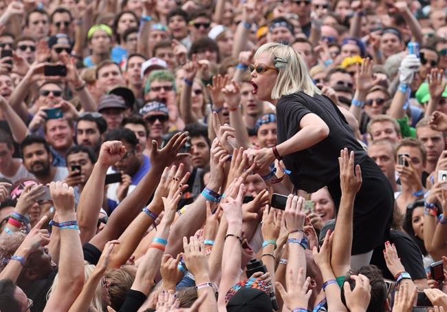 Former Crystal Castles singer Alice Glass alleges abuse by bandmate | iNFOnews.ca