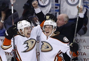 Ducks and 'never-die attitude' are third-period mirror image of Flames | iNFOnews.ca CP32864376
