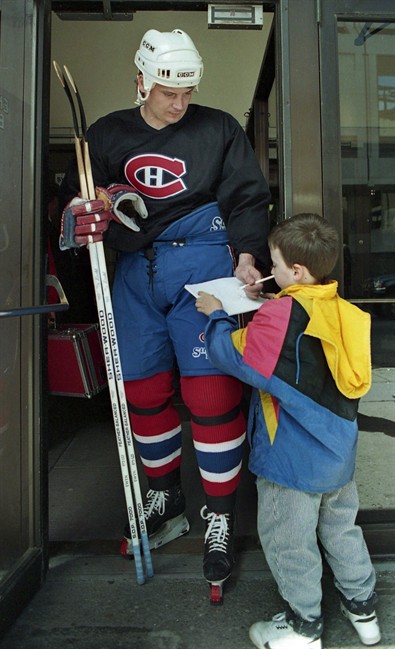 Study of former NHL enforcer Todd Ewen's brain shows no signs of CTE | iNFOnews.ca