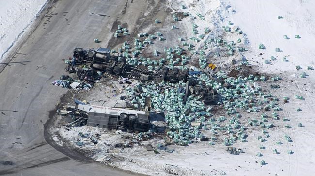 Federal government making electronic logs mandatory for truck, bus drivers | iNFOnews.ca