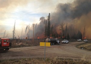 About 200 people flee foothills fires in west-central Alberta | iNFOnews.ca CP23320200