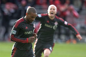 Toronto FC's Bradley, Defoe crack top 10 in MLS jersey sales; Dempsey tops list | iNFOnews.ca CP28627001
