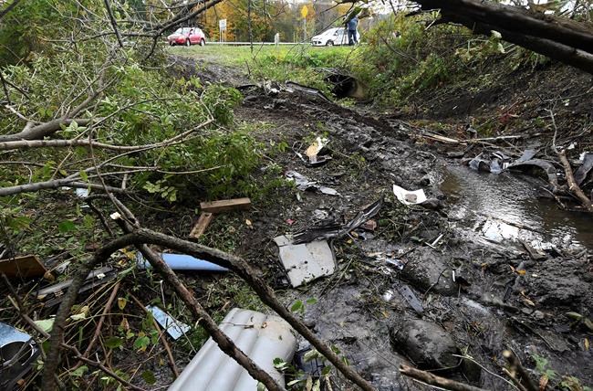 SUV limo crash raises safety concerns but industry members maintain they're safe | iNFOnews.ca CP810978916