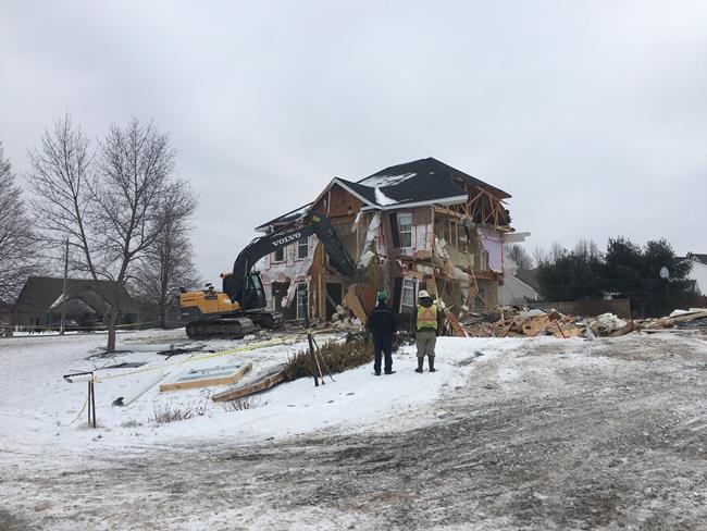 House demolished after falling into Nova Scotia sinkhole as family slept | iNFOnews.ca