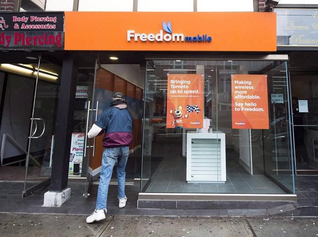USW protests closure of Freedom Mobile's call centre in Windsor, Ont. | iNFOnews.ca