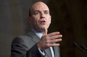 NDP to ask finance committee to explore economic effects of low oil, weak dollar | iNFOnews.ca CP31737443
