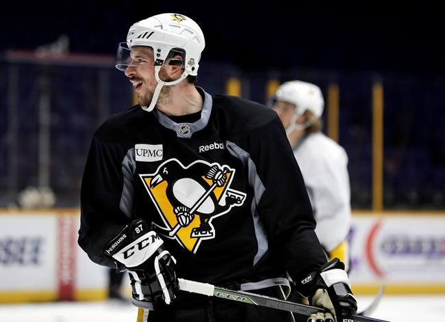 Crosby's brilliant night overshadowed by Subban tussle, water bottle toss | iNFOnews.ca CP1562385343