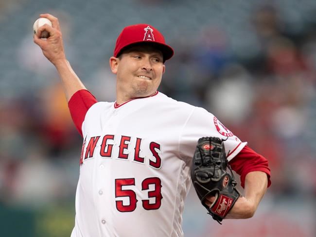 Giants add veteran pitcher Cahill on minor league deal | iNFOnews.ca