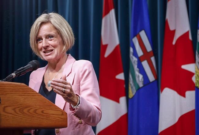 Alberta's Notley proposes Ottawa get into the crude-by-rail business | iNFOnews.ca Alberta's Notley proposes Ottawa get into the crude-by-rail business | iNFOnews.ca