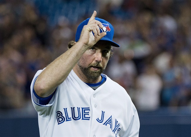 Toronto Blue Jays place Dickey on bereavement list following his father's death | iNFOnews.ca CP33543618