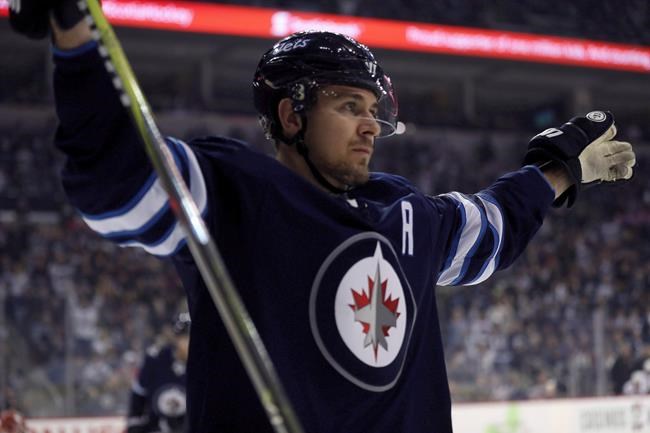 Forward Mark Scheifele participates in first full-contact practice with Jets | iNFOnews.ca