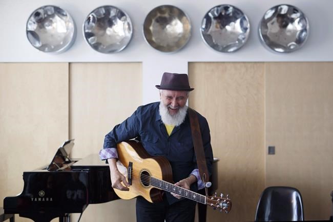 Fred Penner marks 40th anniversary of 'Cat Came Back' with Canadian tour | iNFOnews.ca