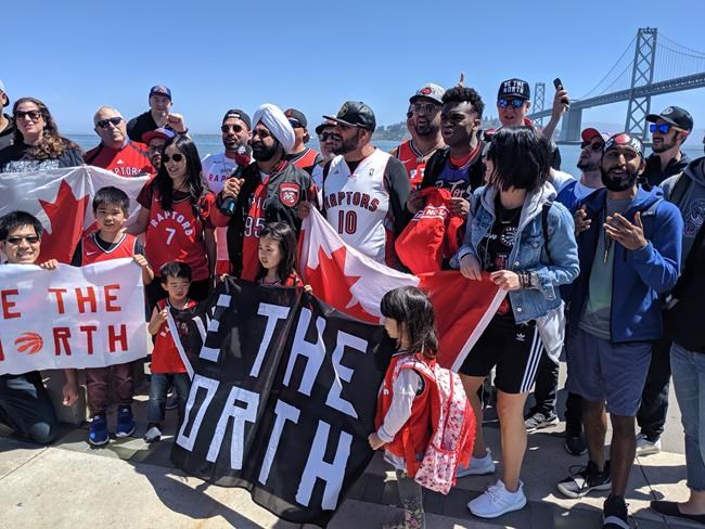 Raptors fans risk ridicule to cheer team deep in Golden State Warriors territory | iNFOnews.ca