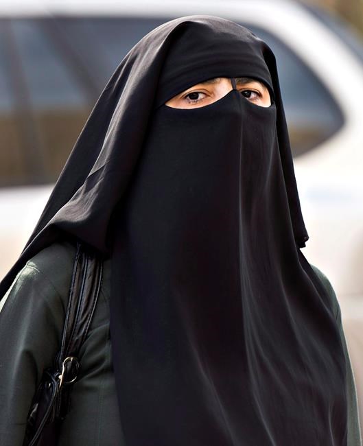 Quebec lawmakers pass controversial law obliging citizens to uncover their faces | iNFOnews.ca