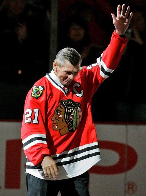 Stan Mikita, who led Blackhawks to 1961 title, dies at 78 | iNFOnews.ca