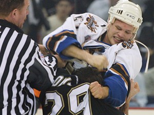 Former NHL player, Stephen Peat, accused of setting fire to Langley, B.C., home | iNFOnews.ca CP32414733