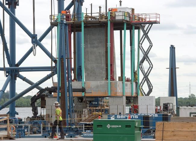 Consortium behind Champlain Bridge replacement suing feds for $124 million | iNFOnews.ca