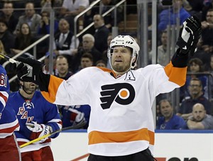 Flyers know they'll miss Kimmo Timonen, who's out with blood clots | iNFOnews.ca CP30003726