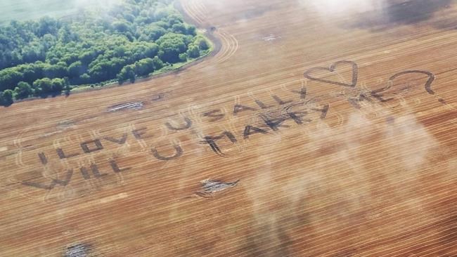 Handy field work: Manitoba farmer has unusual marriage proposal for girlfriend | iNFOnews.ca