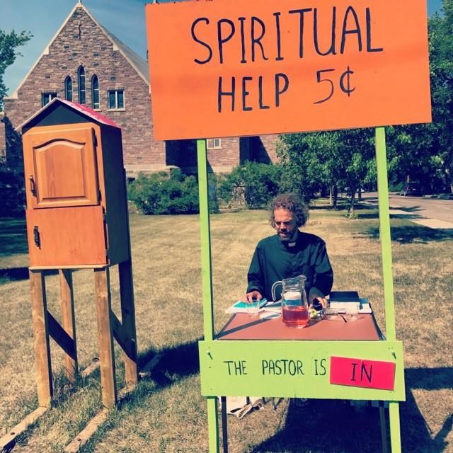 Saskatoon pastor offers spiritual advice, fruit punch at roadside stand | iNFOnews.ca