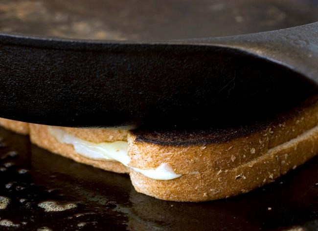 Grilled cheese under the microscope in Quebec after seniors' choking deaths | iNFOnews.ca