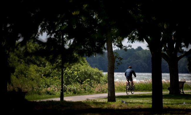 Montreal and bike groups fume at increased fines for cyclists in new highway code | iNFOnews.ca