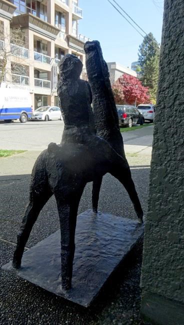 Heavy bronze statue worth $24,000 stolen from outside art gallery: manager | iNFOnews.ca Heavy bronze statue worth $24,000 stolen from outside art gallery: manager | iNFOnews.ca