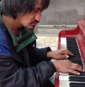 Video of dishevelled man playing street piano gets nearly two million hits | iNFOnews.ca