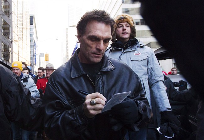 Ex-NFL, CFL QB Flutie says both of his parents died of heart attacks within an hour | iNFOnews.ca CP35375160
