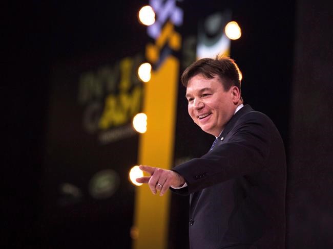 Mike Myers pulls out Austin Powers song on L.A. stage with Mac DeMarco | iNFOnews.ca Mike Myers pulls out Austin Powers song on L.A. stage with Mac DeMarco | iNFOnews.ca