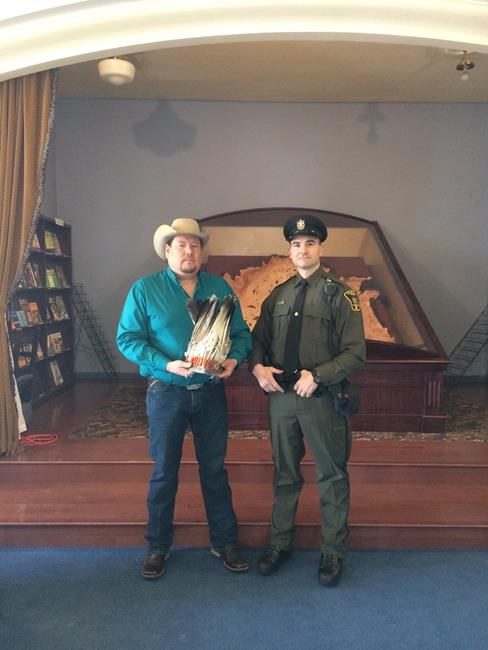 Century-old Blackfoot headdress found in thrift store returned to First Nation | iNFOnews.ca