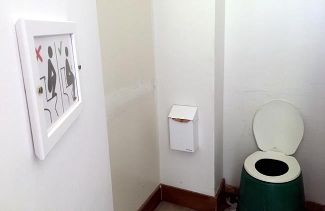 Parks puts up toilet etiquette signs to help international tourists use outhouses | iNFOnews.ca Parks puts up toilet etiquette signs to help international tourists use outhouses | iNFOnews.ca