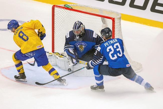 Sweden 'sick and tired' of seeing Rasmus Sandin get slashed at world juniors | iNFOnews.ca