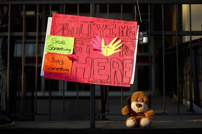 Rewards for good behaviour part of school-violence prevention: teachers' union | iNFOnews.ca
