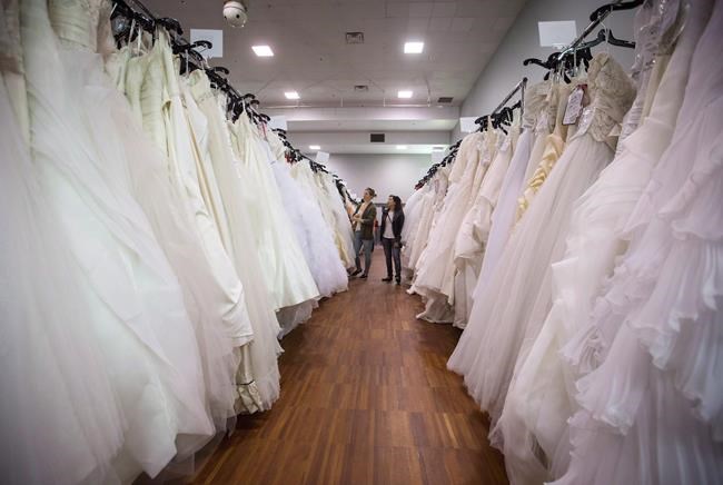 Wedding trends: 'Commitment ceremonies,' walk the dog down the aisle | iNFOnews.ca CP385644227