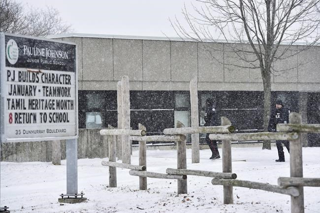 Family of Toronto girl who claimed her hijab was cut apologizes, reports say | iNFOnews.ca