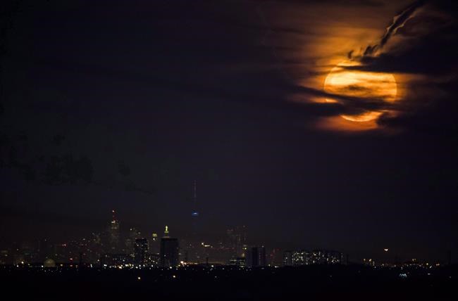 Super moon, lunar eclipse, king tides combine for powerful event Wednesday | iNFOnews.ca