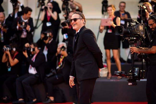 Streep urges actors to be 'mindful,' Phoenix thanks brother River at TIFF Tribute | iNFOnews.ca
