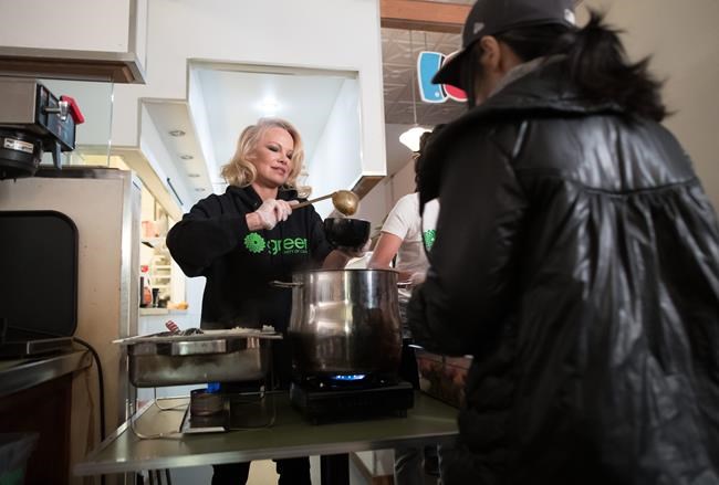 Pamela Anderson asks Trudeau to serve inmates vegan meals to save cash | iNFOnews.ca Pamela Anderson asks Trudeau to serve inmates vegan meals to save cash | iNFOnews.ca