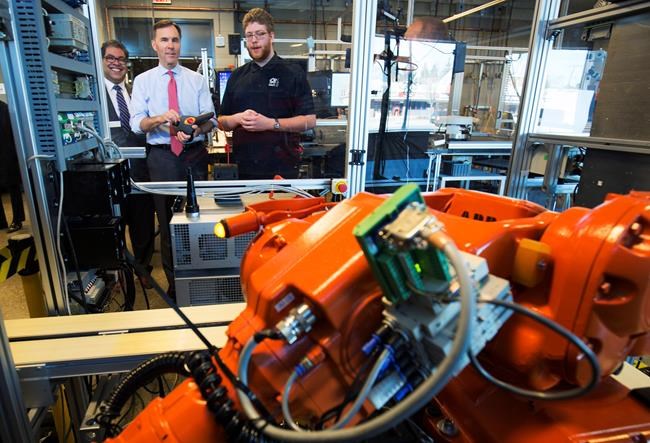 A robot job invasion: U.S. feds shrug it off, Canada feds fret, so who's right? | iNFOnews.ca