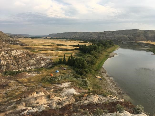 'Free and easy:' paddling along the Red Deer River | iNFOnews.ca