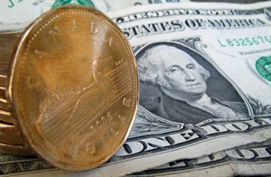 Loonie falls, growing worries Spain will need bailout sends traders to greenback | iNFOnews.ca CP19496224